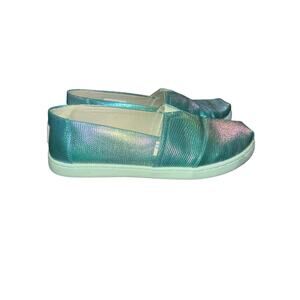 ⭐️ Women’s Toms Mermaid Rainbow Iridescent Slip On Shoes. Size 5 Casual Everyday